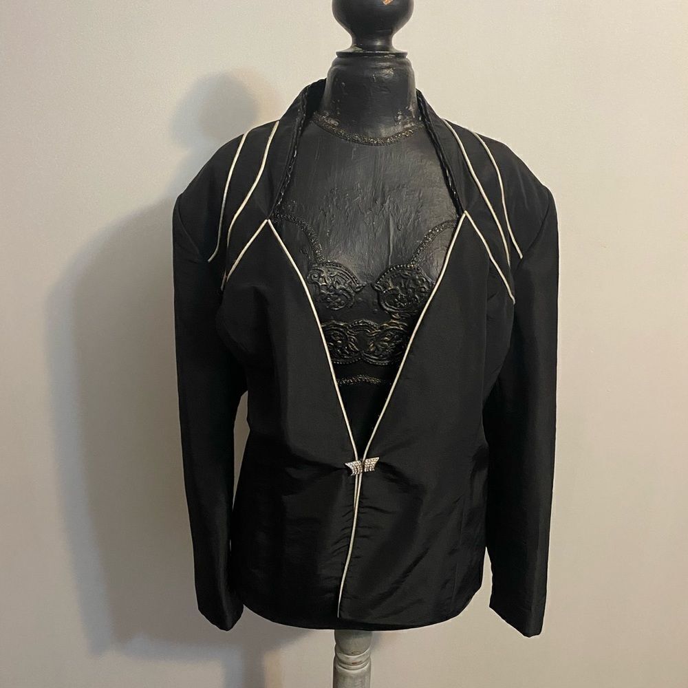 Verucci by Chancelle Black with White striping V-neck blazer,size 24W